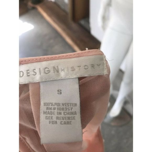 Design History Pale Blush Pink Pleat Front Sleeveless Blouse Top Size Small - Picture 10 of 10